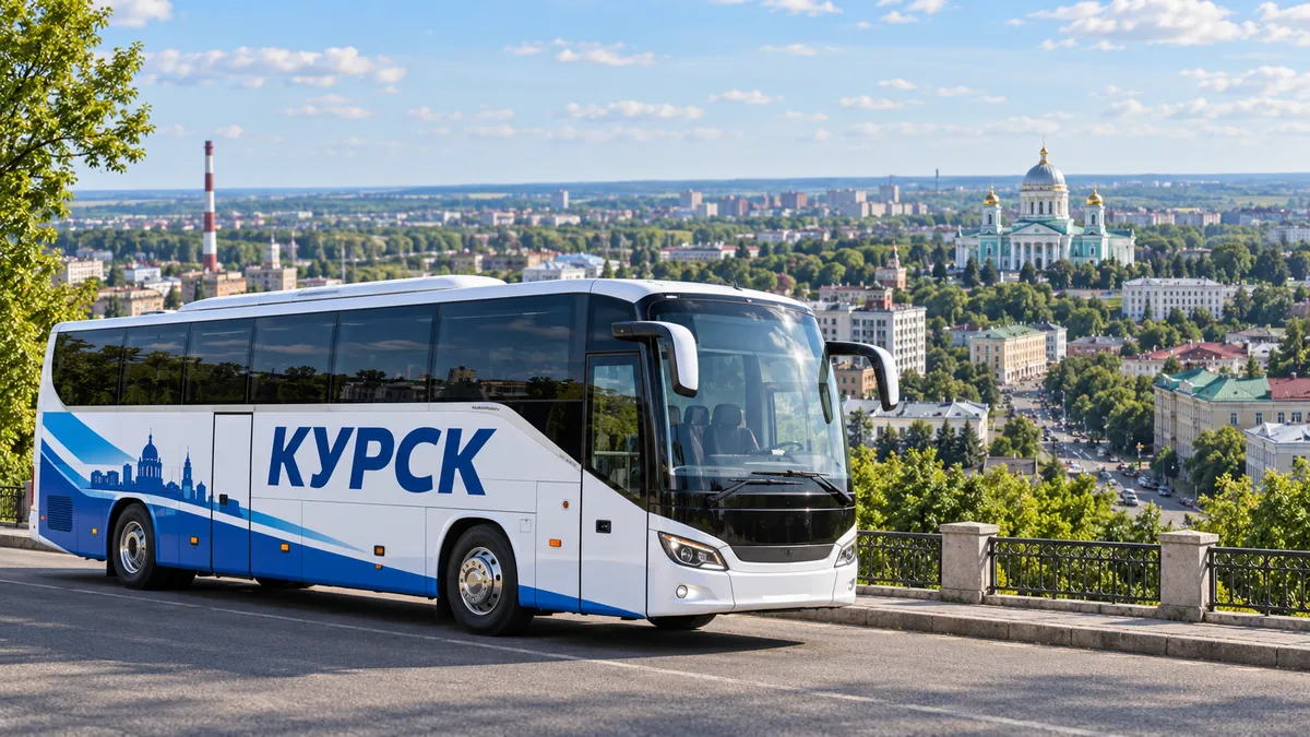 Пассажирский автобус Курск на фоне города Курска